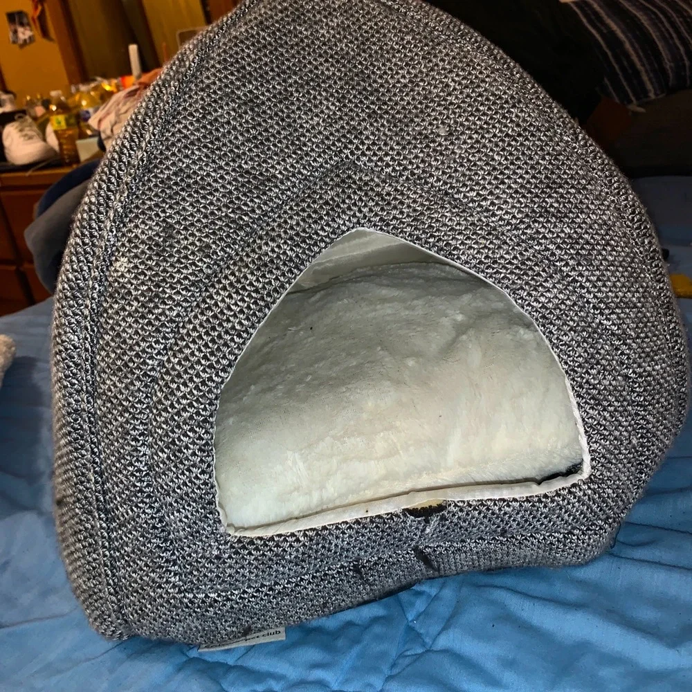Cat bed